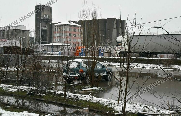 Районът на Сточна гара и днес непроходим