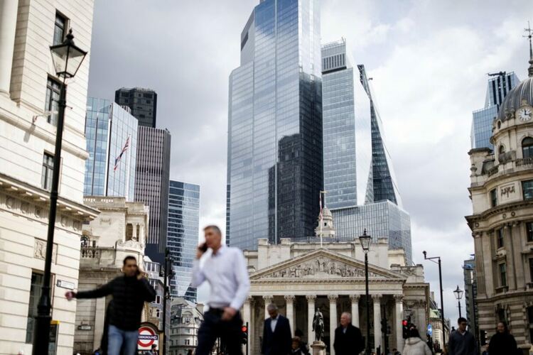 Инвеститорите залагат на Европа, търсейки убежище от несигурността в САЩ