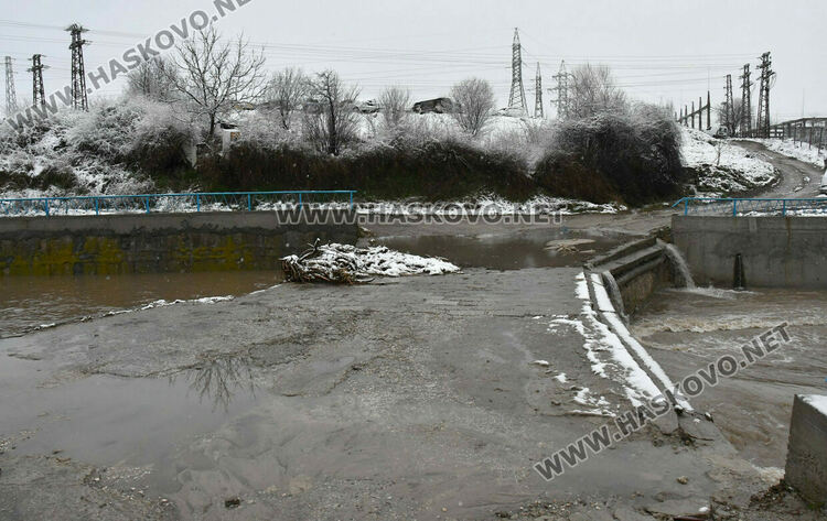 Реката край Болярово се прибра в коритото си