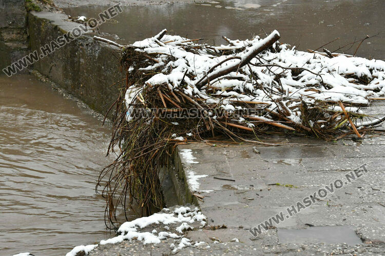 Реката край Болярово се прибра в коритото си