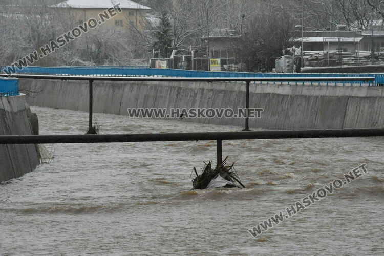 Реката край Болярово се прибра в коритото си