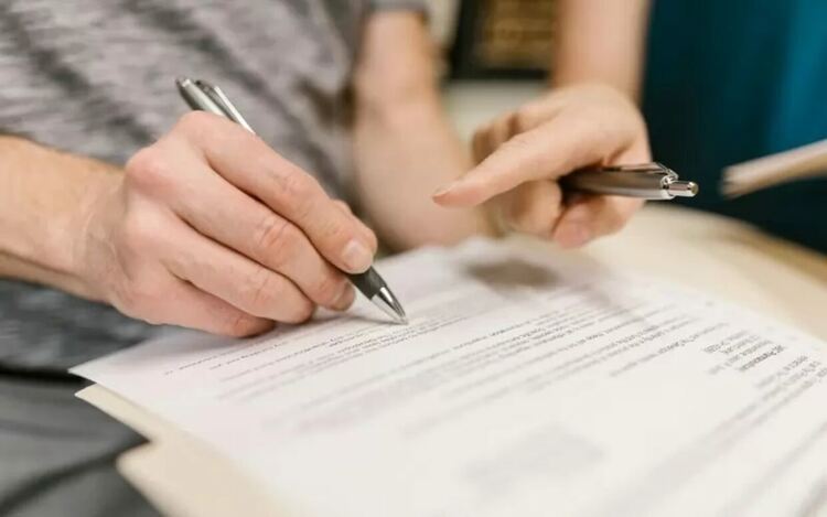 Още една партида удостоверения отиват в историята.