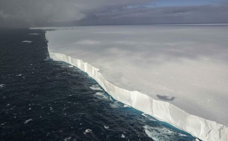 Глобален риск: През 2100 г. ледът в Антарктида ще е с 20% по-малко от сега