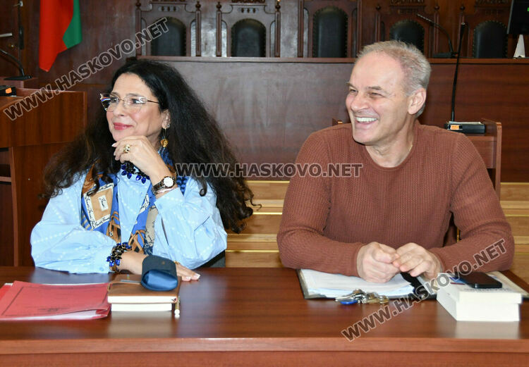 Ученици от ПГДС-Хасково научиха за функциите на съдията, прокурора и следователя