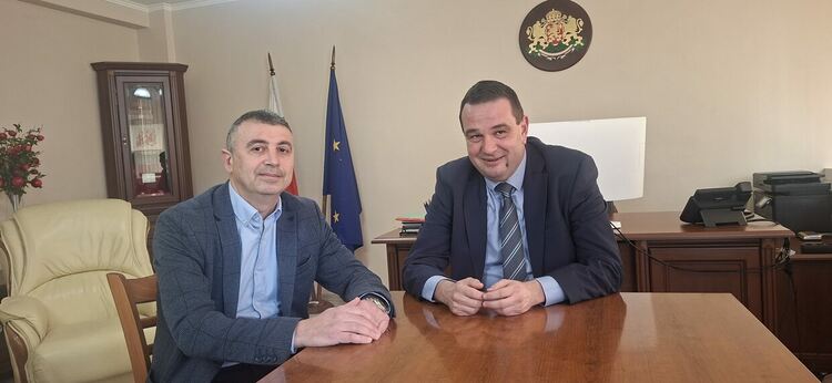 Новоназначеният областен управител Здравко Тодоров официално прие поста от Никола Чанев