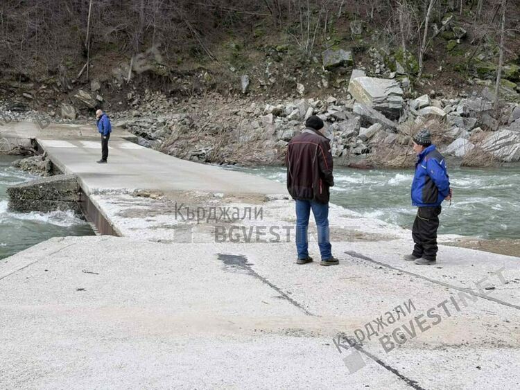 Положиха нов бетон на железобетонния мост край село Китница