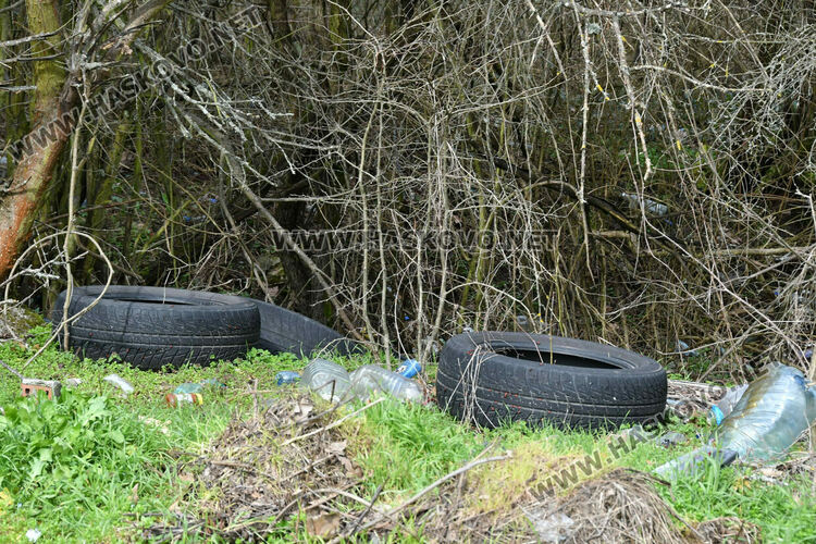 Хасковлия: В боклуци е осеян районът край бившите бунгала срещу ханче &bdquo;Клокотница&ldquo;
