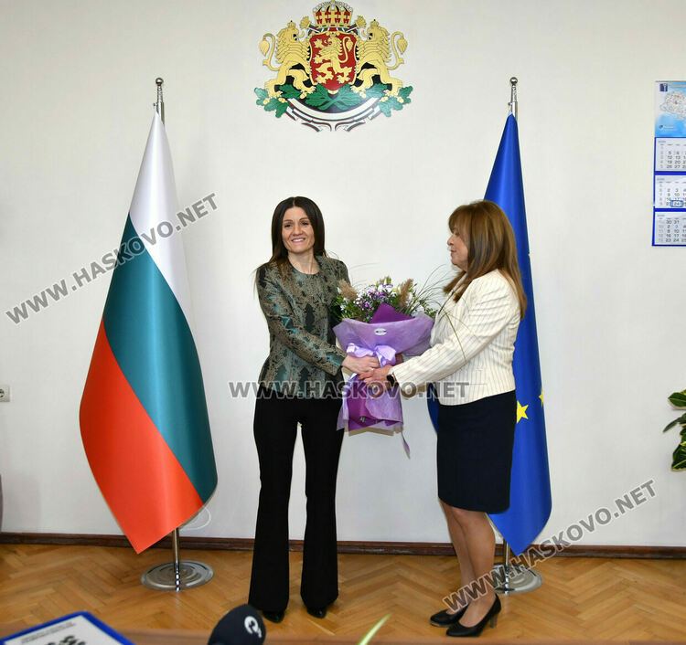 Гинка Райчева смени д-р Стефка Здравкова на поста областен управител на Хасково