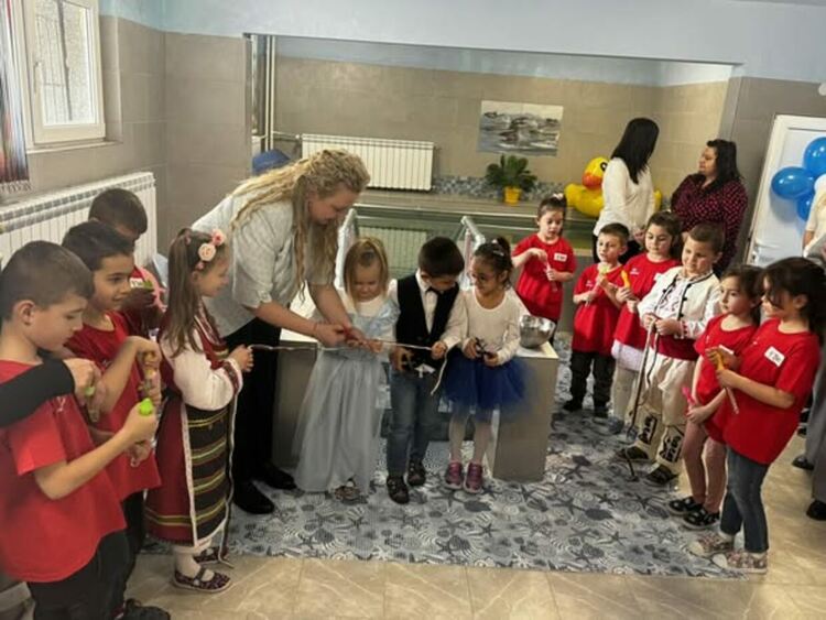 Детският басейн в ДГ № 4 &lsquo;&lsquo;Чуден свят&lsquo;&lsquo; бе открит с много усмивки и настроение