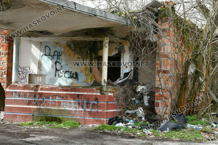 Хасковлия: В боклуци е осеян районът край бившите бунгала срещу ханче &bdquo;Клокотница&ldquo;
