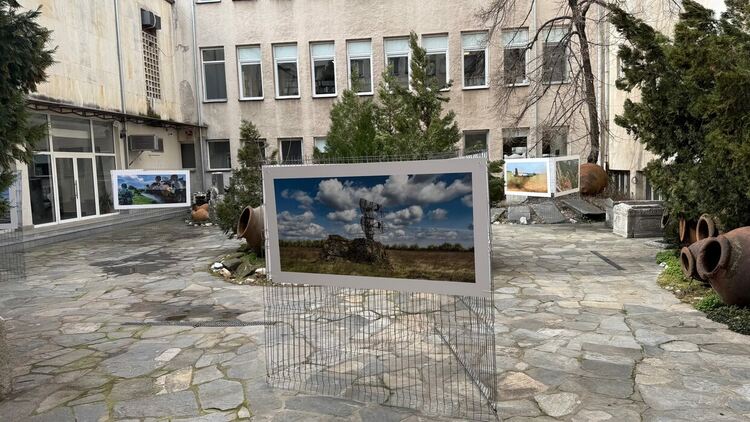 Военна фотографска изложба &bdquo;В служба на народ и Родина&ldquo; гостува в Хасково