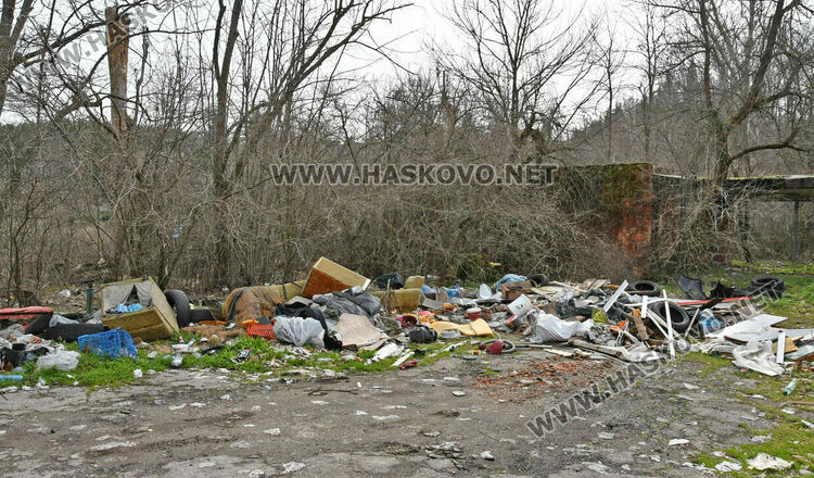 Хасковлия: В боклуци е осеян районът край бившите бунгала срещу ханче &bdquo;Клокотница&ldquo;