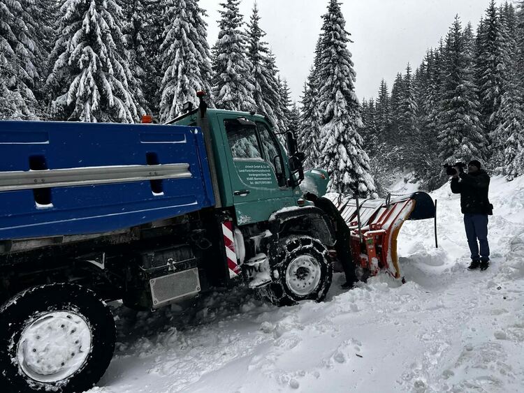 По време на бедствие спасяваха любители на адреналин  в м. "Мурсалица""