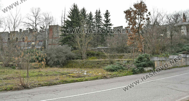 Хасковлия: В боклуци е осеян районът край бившите бунгала срещу ханче &bdquo;Клокотница&ldquo;