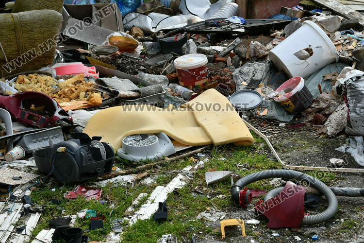 Хасковлия: В боклуци е осеян районът край бившите бунгала срещу ханче &bdquo;Клокотница&ldquo;