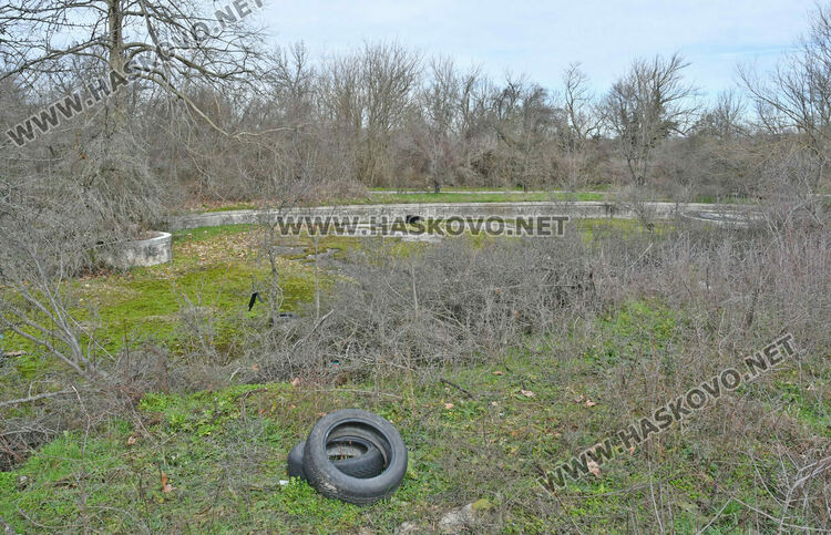 Хасковлия: В боклуци е осеян районът край бившите бунгала срещу ханче &bdquo;Клокотница&ldquo;