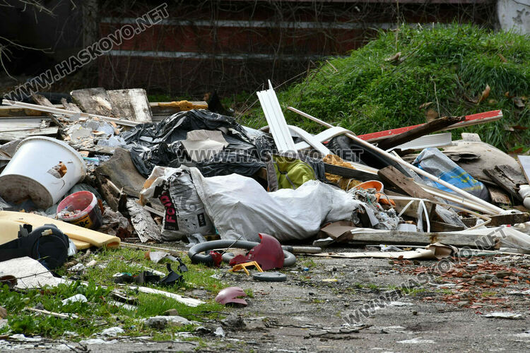 Хасковлия: В боклуци е осеян районът край бившите бунгала срещу ханче &bdquo;Клокотница&ldquo;