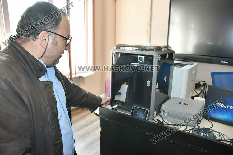 Откриха модерен STEM център в Спортното училище в Хасково