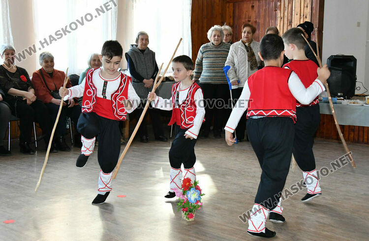 Кулинарна изложба и музикално-танцови изпълнения на &bdquo;Празник на зимнината и зимните гозби&ldquo;