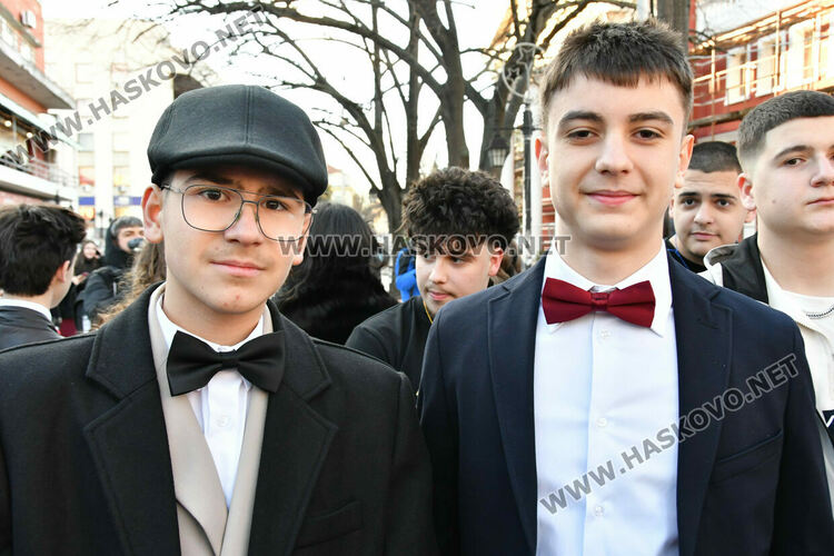 Стил и разкош от епохата на Гетсби на фашинга на Езиковата гимназия в Хасково