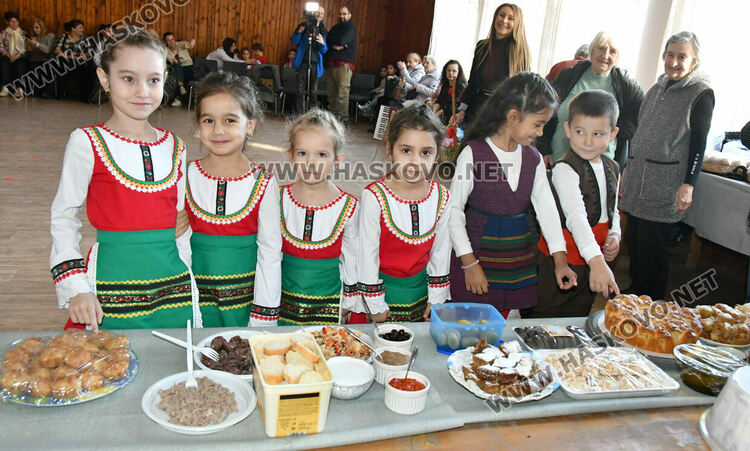 Кулинарна изложба и музикално-танцови изпълнения на &bdquo;Празник на зимнината и зимните гозби&ldquo;