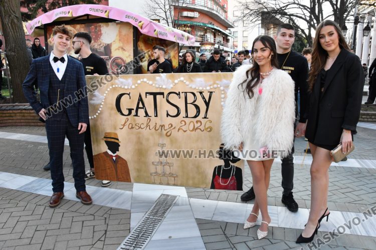 Стил и разкош от епохата на Гетсби на фашинга на Езиковата гимназия в Хасково
