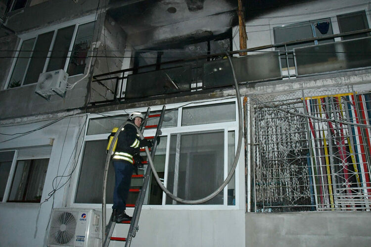 Горя апартамент в Хасково, евакуираха живеещи в блока