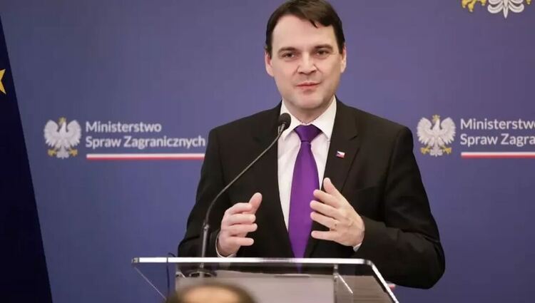 Чешкият външен министър демонстрира неочаквано твърда позиция срещу агресията на Кремъл, опровергавайки опасенията, че Прага ще спре подкрепата за Киев