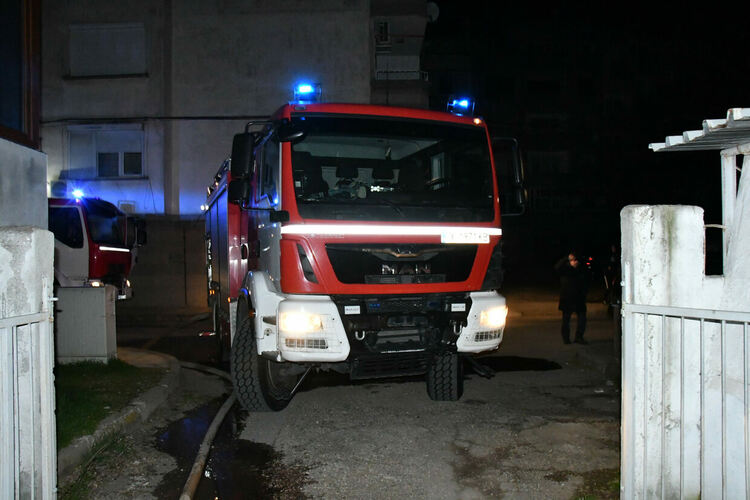 Горя апартамент в Хасково, евакуираха живеещи в блока