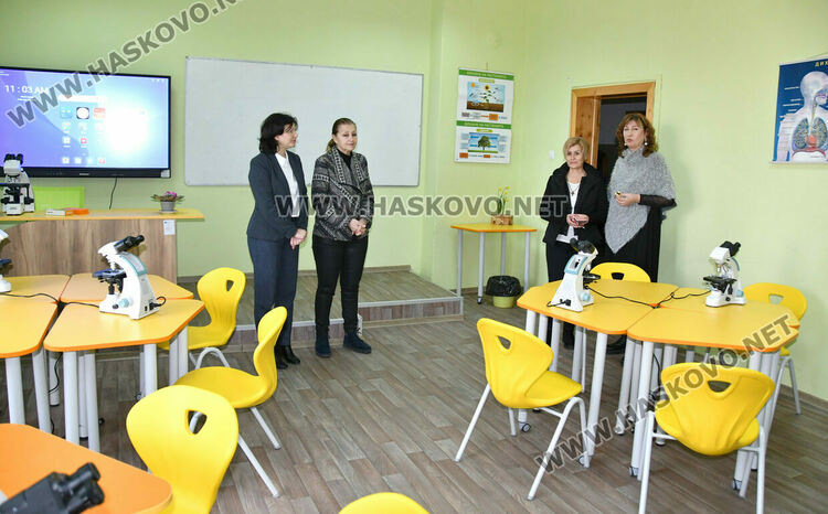 Откриха модерен STEM център в Спортното училище в Хасково