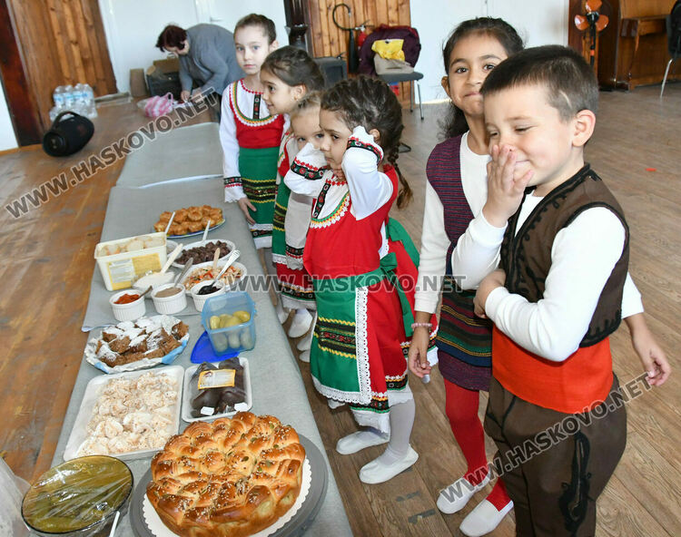 Кулинарна изложба и музикално-танцови изпълнения на &bdquo;Празник на зимнината и зимните гозби&ldquo;