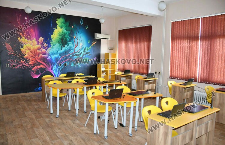 Откриха модерен STEM център в Спортното училище в Хасково