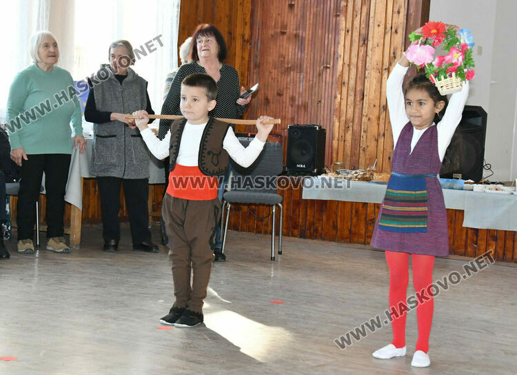 Кулинарна изложба и музикално-танцови изпълнения на &bdquo;Празник на зимнината и зимните гозби&ldquo;