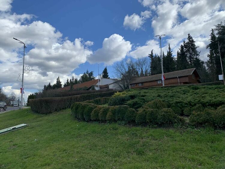 Димитровград с тематична украса за месеца на Баба Марта