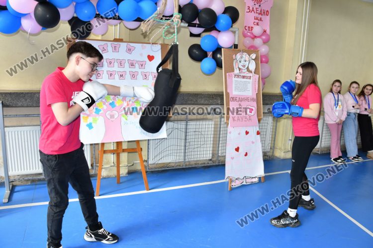 Учениците от &bdquo;Христо Смирненски&ldquo; призоваха &bdquo;Да бъдем добри! Да бъдем приятели!&ldquo;