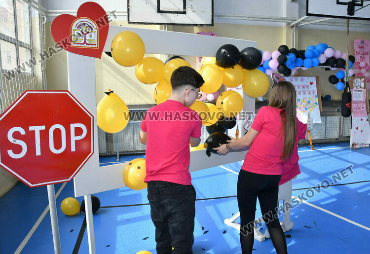 Учениците от &bdquo;Христо Смирненски&ldquo; призоваха &bdquo;Да бъдем добри! Да бъдем приятели!&ldquo;