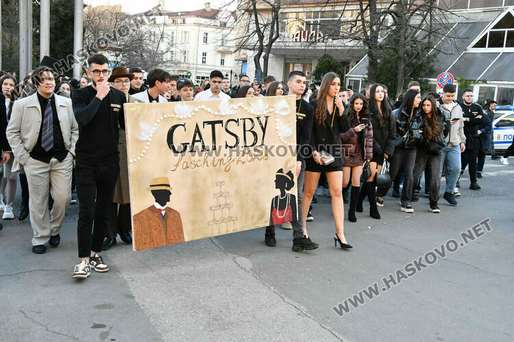 Стил и разкош от епохата на Гетсби на фашинга на Езиковата гимназия в Хасково