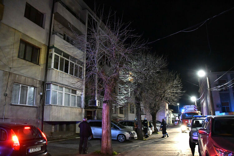 Горя апартамент в Хасково, евакуираха живеещи в блока