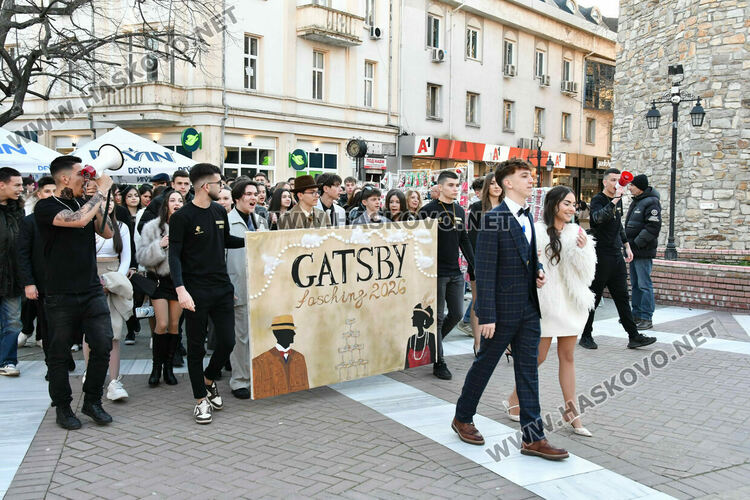 Стил и разкош от епохата на Гетсби на фашинга на Езиковата гимназия в Хасково