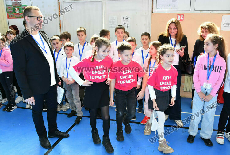 Учениците от &bdquo;Христо Смирненски&ldquo; призоваха &bdquo;Да бъдем добри! Да бъдем приятели!&ldquo;