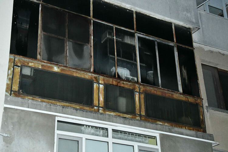 Горя апартамент в Хасково, евакуираха живеещи в блока