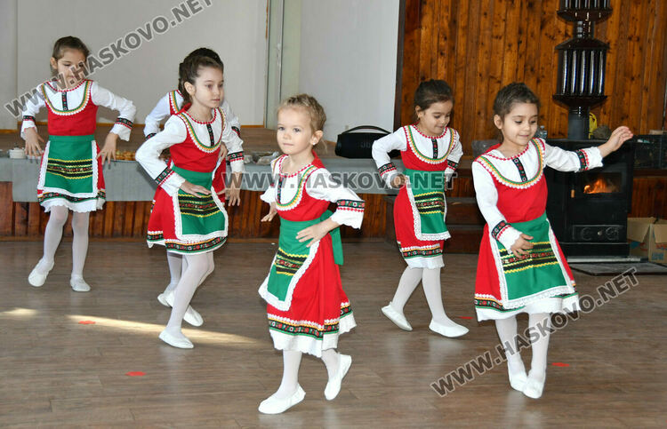 Кулинарна изложба и музикално-танцови изпълнения на &bdquo;Празник на зимнината и зимните гозби&ldquo;