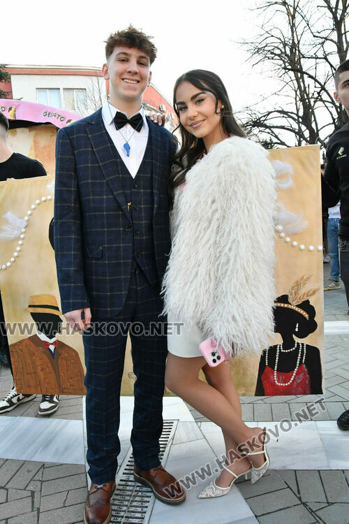 Стил и разкош от епохата на Гетсби на фашинга на Езиковата гимназия в Хасково