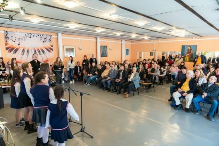 Зала, посветена на двукратния олимпийски шампион по борба Боян Радев бе открита в XIII ОУ &bdquo;Св.Св. Кирил и Методий&ldquo;