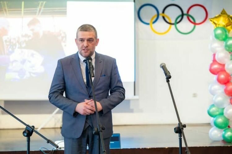 Зала, посветена на двукратния олимпийски шампион по борба Боян Радев бе открита в XIII ОУ &bdquo;Св.Св. Кирил и Методий&ldquo;