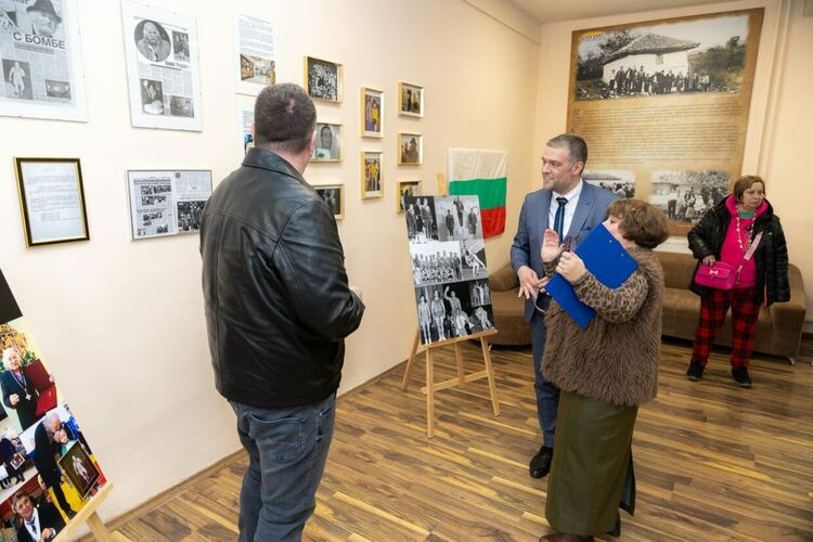 Зала, посветена на двукратния олимпийски шампион по борба Боян Радев бе открита в XIII ОУ &bdquo;Св.Св. Кирил и Методий&ldquo;