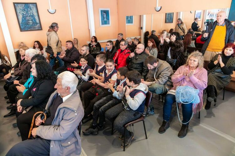 Зала, посветена на двукратния олимпийски шампион по борба Боян Радев бе открита в XIII ОУ &bdquo;Св.Св. Кирил и Методий&ldquo;