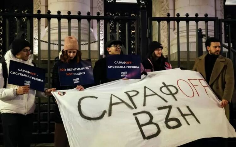Снимка от пореден протест с искане Сарафов да освободи кабинета на главния прокурор.