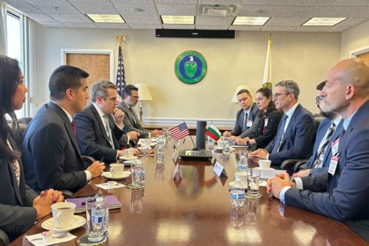 Енергийните министри и газовите оператори на държавите по трасето на Вертикалния газов коридор обсъдиха в САЩ хода на проекта, сн. Министерство на енергетиката