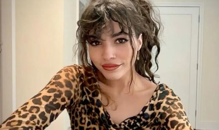 Дъщерята на Дейвид Боуи сподели, че е жертва на славата на баща си